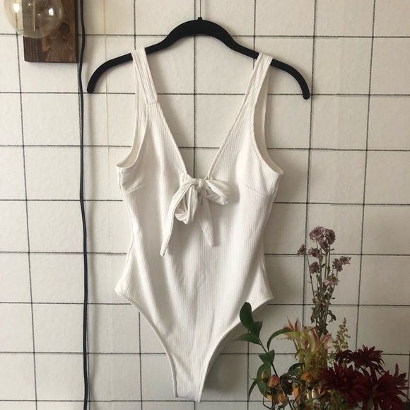 Zaful white tie front bodysuit - Picture 1 of 3